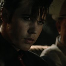 Elvis: Austin Butler e Tom Hanks in una scena del film