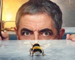 Man vs. Bee: Rowan Atkinson lotta contro un'ape nel trailer della serie Netflix