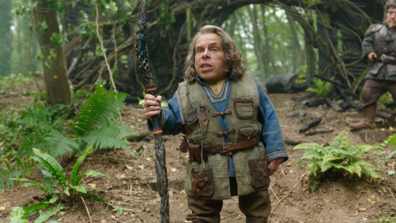 Willow: nel nuovo trailer Warwick Davis brucia i nemici con un lanciafiamme