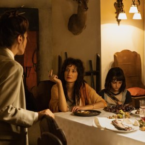 Marcel!: Maayane Conti, Alba Rohrwacher, Valentina Cervi in una scena del film