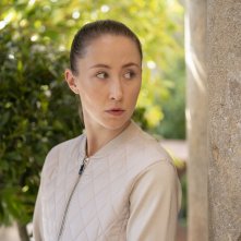 Chloe - Le maschere della verità: Erin Doherty in una scena