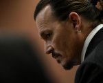 Johnny Depp ha soggiornato al Ritz durante il processo, con cene a base di pollo alla parmigiana e vino rosso