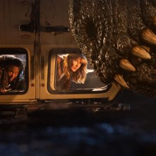 Jurassic World: Il Dominio, Laura Dern, DeWanda Wise alle prese con le zanne di un dinosauro
