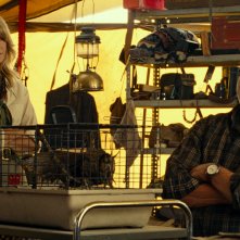 Jurassic World: Il Dominio, Laura Dern con Sam Neill durante una scena del film