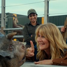 Jurassic World: Il Dominio, Laura Dern durante una scena del film