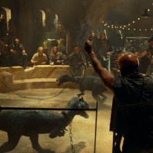 Jurassic World: Il Dominio, una scena di un ring illegale di combattimento tra dinosauri
