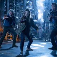 Jurassic World: Il Dominio, Sam Neill, Chris Pratt, Isabella Sermon in una scena del film