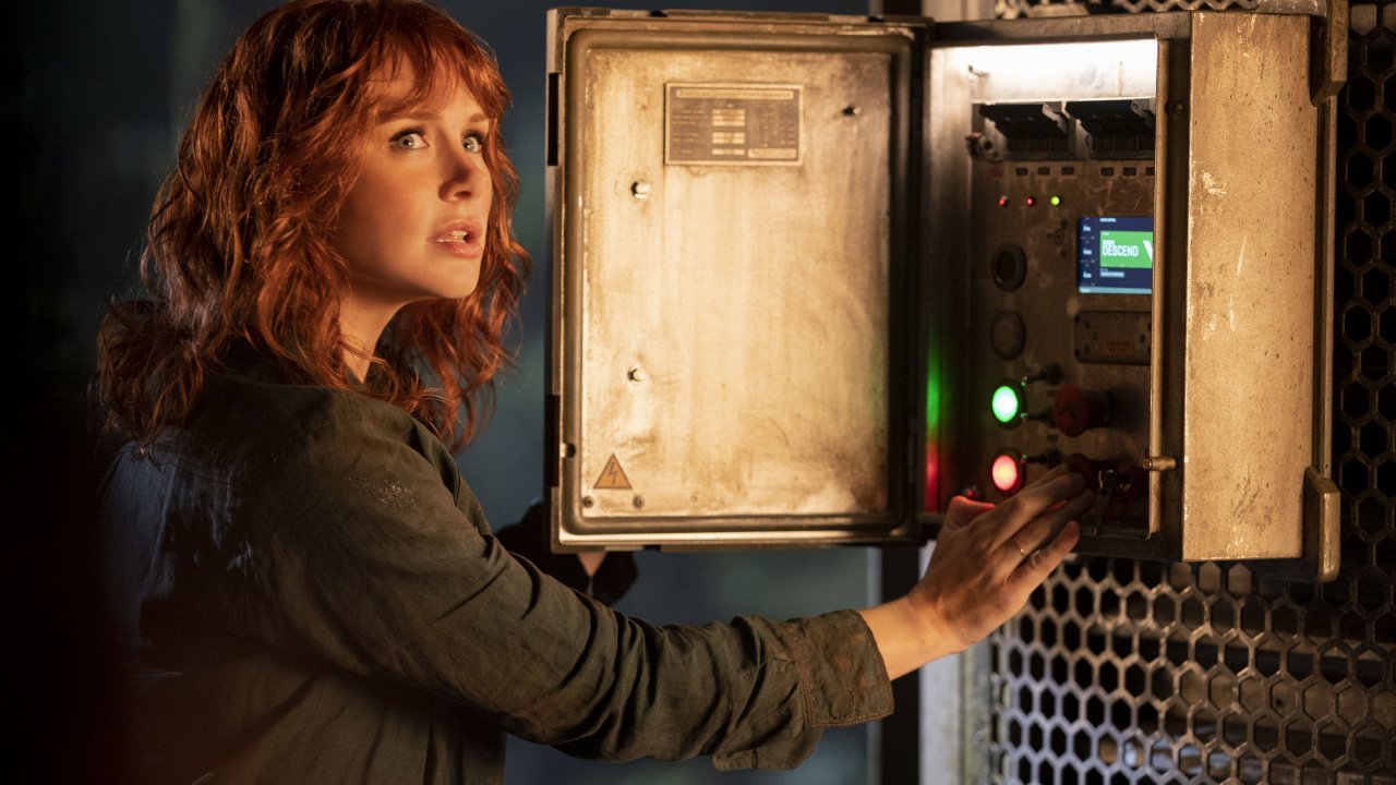 Bryce Dallas Howard in una scena di Jurassic World - Il Dominio