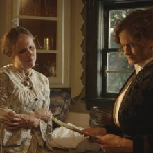 Wild Nights with Emily Dickinson: Molly Shannon, Susan Ziegler in una scena del film