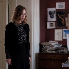 Alla vita: Lou de Laâge in una scena del film