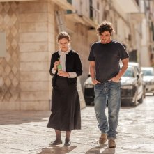 Alla vita: Lou de Laâge, Riccardo Scamarcio in una scena del film