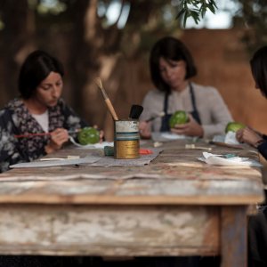 Alla vita: Lou de Laâge, Astrid Meloni in una scena del film