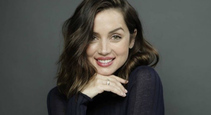 Ana de Armas in vacanza in Italia: le foto in bikini entusiasmano i social