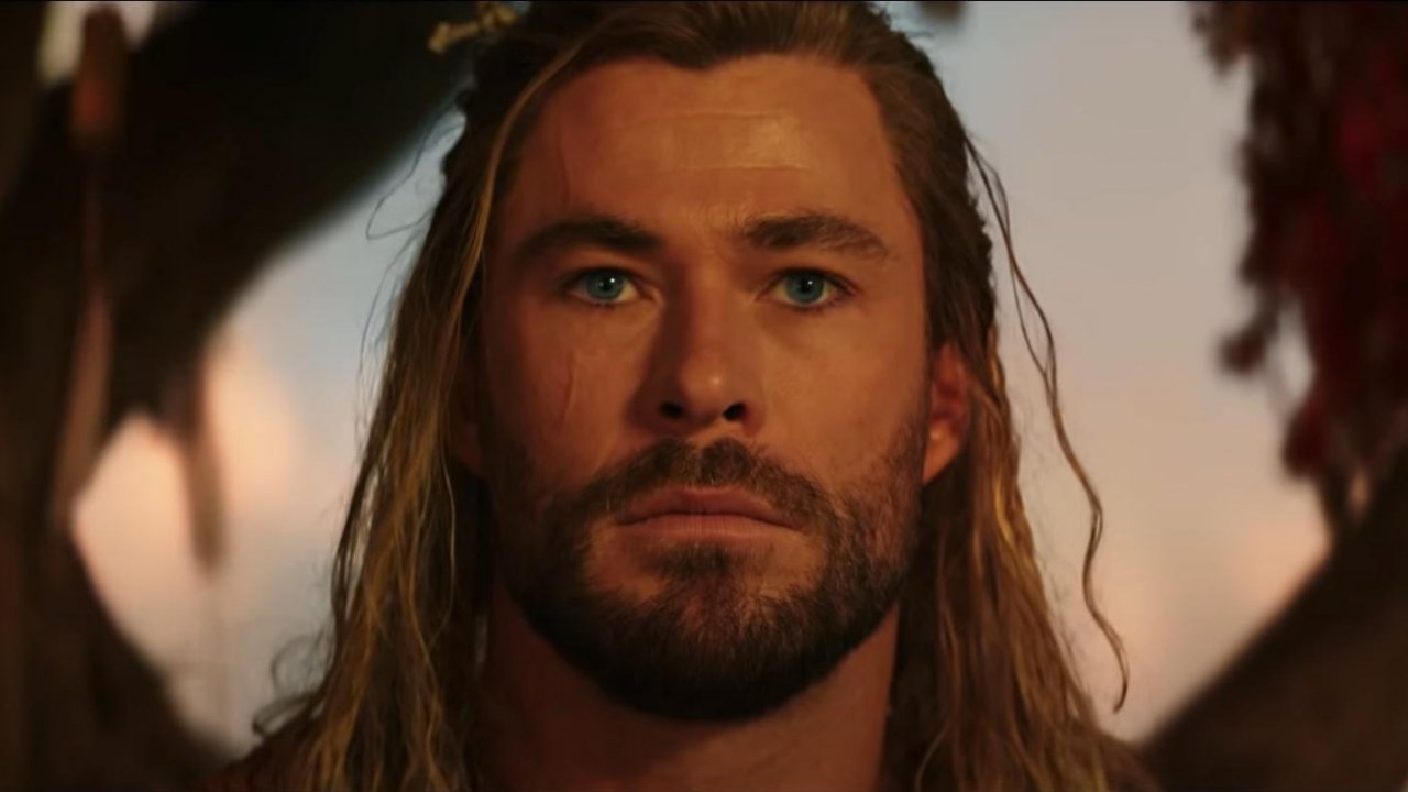 Thor 5 avrà un tono più cupo dei film di Taika Waititi, ecco chi potrebbe dirigerlo