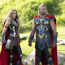 Thor: Love & Thunder, Chris Hemsworth e Natalie Portman sono i due Thor
