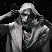 Thor: Love and Thunder, Christian Bale in una scena del film