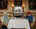 La Regina Elisabetta II festeggia il Giubileo di Platino in compagnia di Paddington (FOTO)