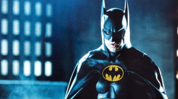 Batman, Tim Burton torna a criticare Warner per aver approvato i capezzoli sulla Batsuit: "Fottetevi"