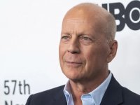 Bruce Willis: la moglie si apre a proposito dell'afasia mesi dopo l'annuncio del ritiro dalla recitazione