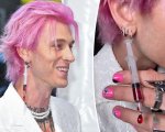 Megan Fox e Machine Gun Kelly: sul red carpet l'orecchino 'al sangue' fa scalpore (FOTO)