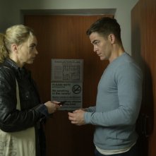 The Contractor: Chris Pine e Nna Hoss in una scena del film