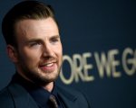 Chris Evans accusato di aver photoshoppato le foto a Disneyland: ecco la sua risposta