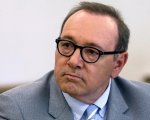 Kevin Spacey sarà processato, dopo essere stato incriminato per aggressione sessuale nel Regno Unito