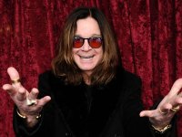 Ozzy Osbourne 'sta bene ed è in via di guarigione' dopo l'intervento chirurgico