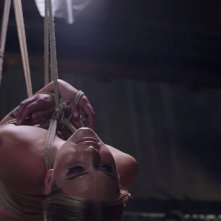 Pleasure: Sofia Kappel in una scena di bondage