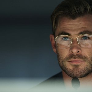 Spiderhead: Chris Hemsworth in un primo piano