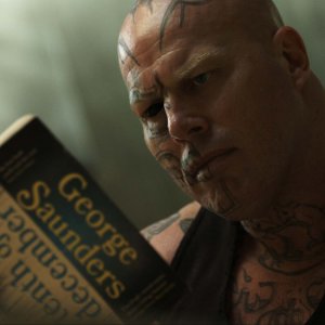 Spiderhead: Nathan Jones in una scena del film