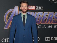 Chris Evans è dimagrito da quando ha lasciato l'MCU: i fan sono preoccupati