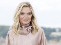 Michelle Pfeiffer sull'uso della frusta di Catwoman in Batman - Il ritorno: 'Diventai piuttosto brava' (VIDEO)