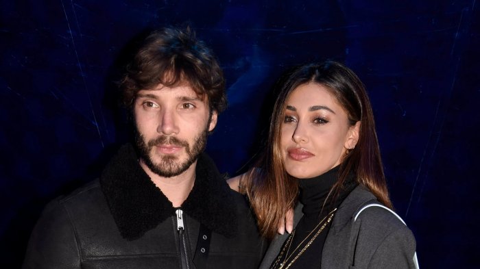 Belen Rodríguez e Stefano De Martino, il bacio in pubblico che ufficializza il ritorno insieme della coppia