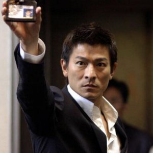 Infernal Affairs: Andy Lau in una scena del film