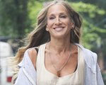 Sarah Jessica Parker sul nuovo look: 'Capelli grigi? Se non li tingo non è per coraggio, ma per convenienza'