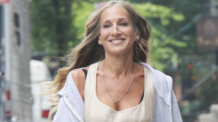 Sarah Jessica Parker sul nuovo look: "Capelli grigi? Se non li tingo non è per coraggio, ma per convenienza"
