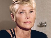 Sharon Stone rivela di aver avuto nove aborti spontanei: 'Non è una cosa da poco'