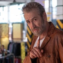 La mia ombra è tua: Marco Giallini durante una scena del film