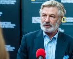 Alec Baldwin urla contro la governante intervistando Woody Allen e viene deriso online (VIDEO)