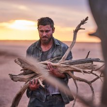 Gold: Zac Efron raccoglie la legna