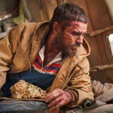 Gold: Zac Efron con il volto e le mani visibilmente ustionate dal sole del deserto