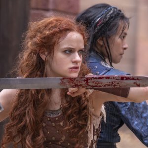 The Princess: Joey King, Veronica Ngo durante un combattimento