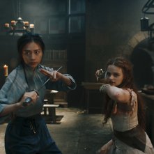 The Princess: Joey King, Veronica Ngo in una scena d'azione