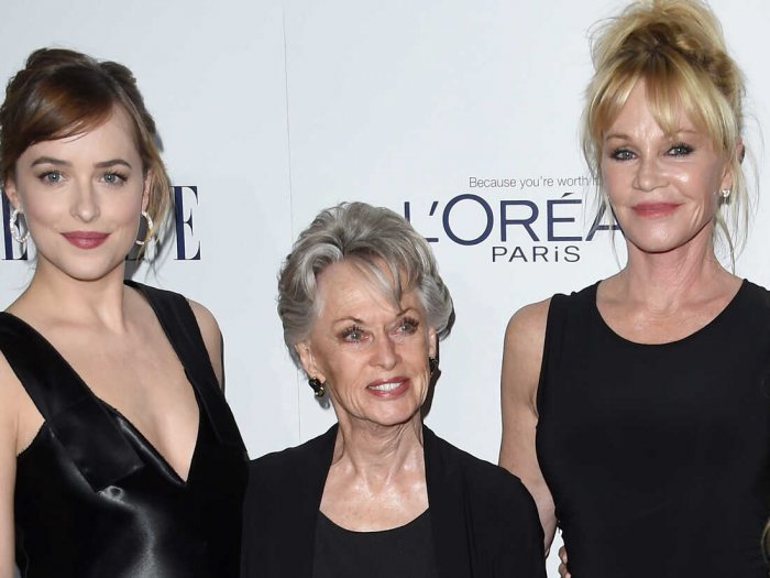 Dakota Johnson parla del "regalo allarmante" che Alfred Hitchcock fece a sua madre, Melanie Griffith