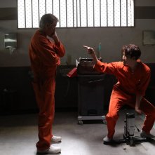 The Misfits: Pierce Brosnan e Mike Angelo in una scena del film