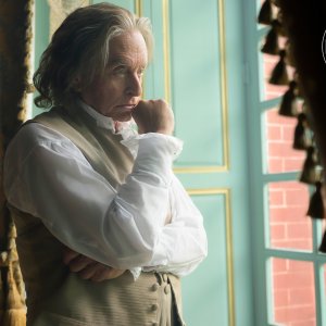 Michael Douglas è Benjamin Franklin nella prima foto della serie Apple TV+