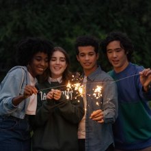 Da ciao ad addio: Ayo Edebiri, Talia Ryder, Jordan Fisher e Nico Hiraga in una scena