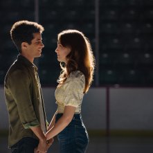 Da ciao ad addio: Jordan Fisher e Talia Ryder in una scena del film