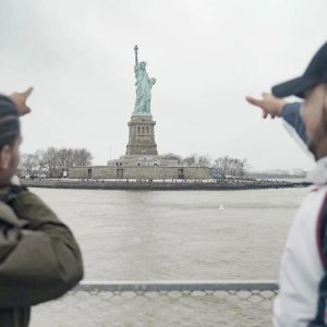 Statua della Libertà - Madre degli esuli: una scena